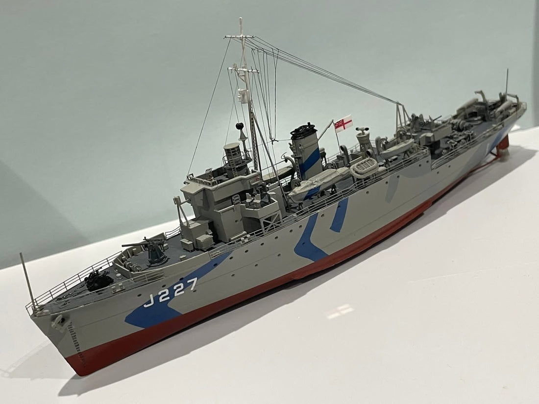 HMS Mutine Algerine class minesweeper from Starling Models finished in 507A, B5, MS4 and MS4A and deck dark grey non slip (all Colourcoats 😉) and finished off with clearcoats varnish gloss.